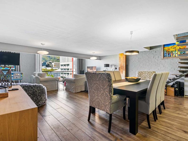 Exquisite Loft Living with Iconic Table Mountain Views - Photo 9