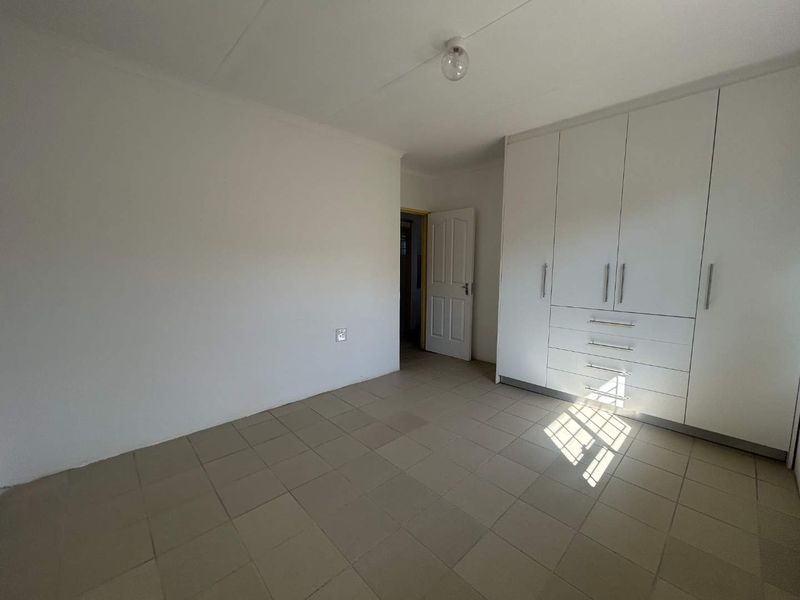 Charming 2 Bedroom House in Eastwood - Photo 5