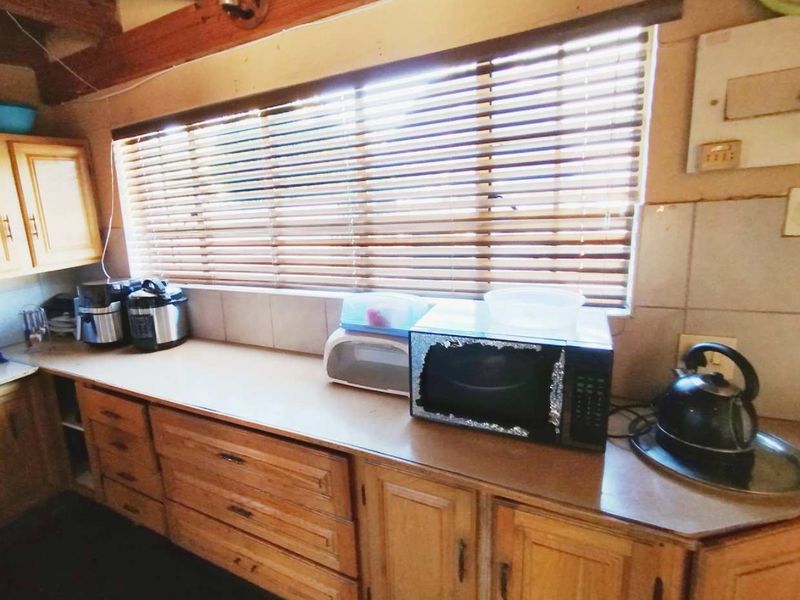 "Double-Story Delight: Perfect for Family Living!" - Photo 4