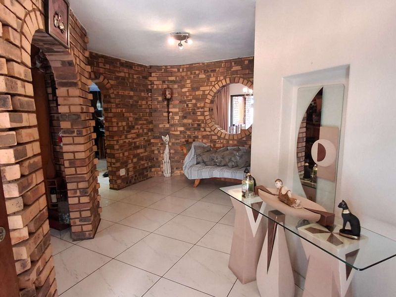 Double story Entertainers offering Luxoury, Security and Privacy - Photo 6