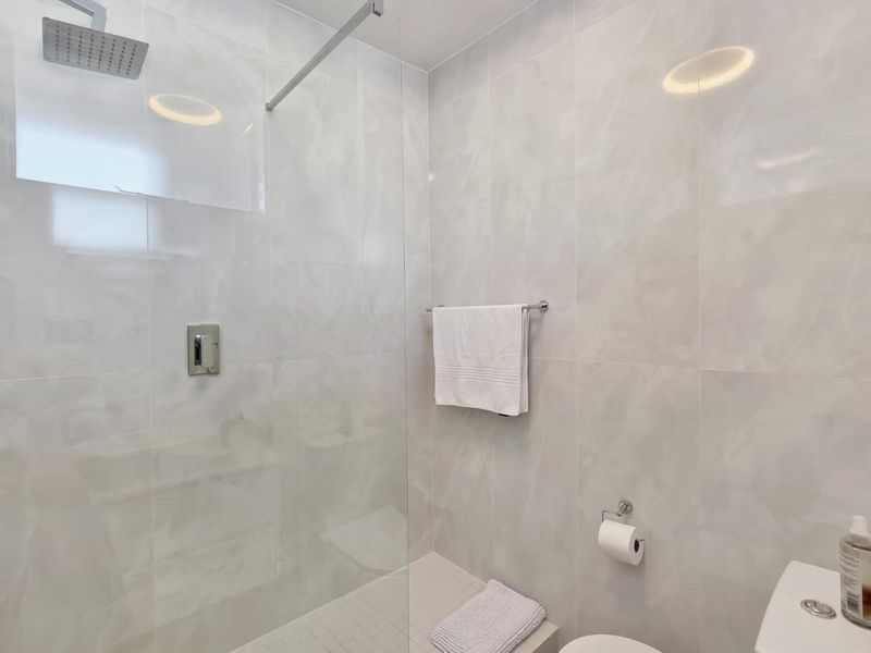 Stylish City Living in the Heart of Kloof Street - Photo 10