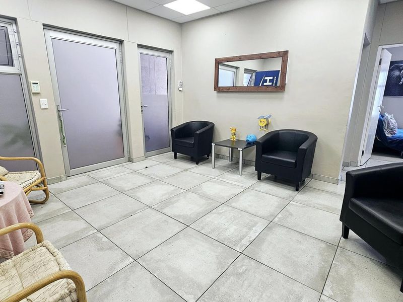Office To Let in Klein Windhoek - Photo 2