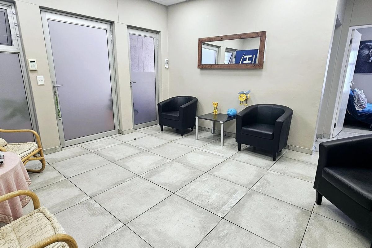 Office To Let in Klein Windhoek - Photo 2