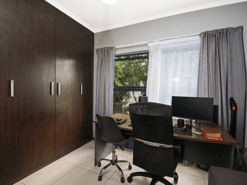 3 Bedroom, 2 bathroom unit in popular De Velde - Photo 7