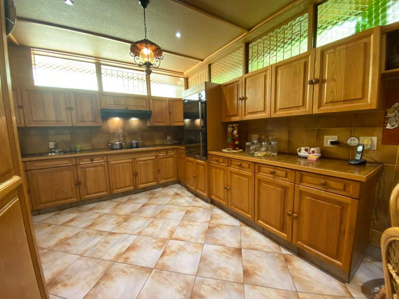 4 Bedroom house with flat and much more - Photo 6