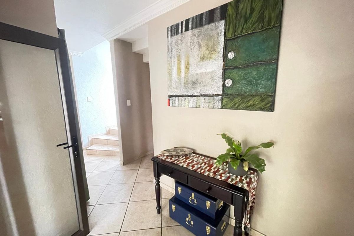 BEAUTIFUL FAMILY HOME FOR SALE IN HIGHLY SOUGHT-AFTER AERO RAND!! - Photo 2