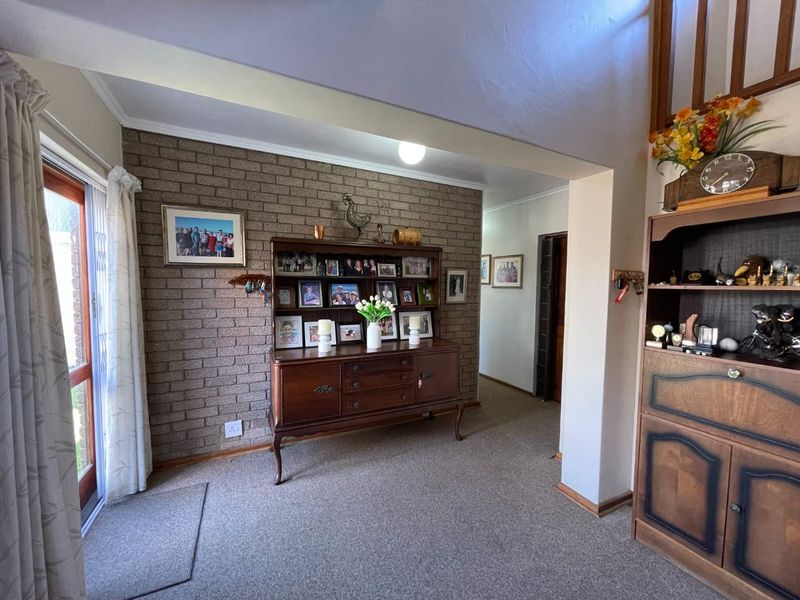 Spacious 4 Bedroom Holiday Home with Flatlet Just 280m from Klein Brak River's Blue Flag Beach - Photo 7