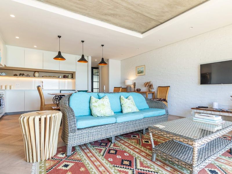 Modern Upmarket Coastal Living with Spectacular Ocean Views - Photo 7