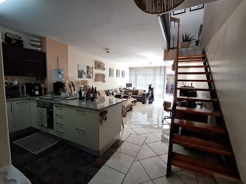 2 bed, 1.5 bath duplex in Queenswood - Photo 10
