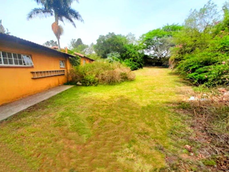 "An ideal residence is characterized by a generous expanse of land" - Photo 4