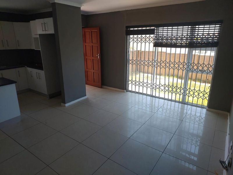 3 Bedroom Townhouse To Rent In Bridgemead - Photo 8