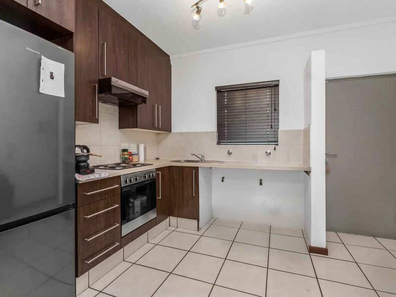 Superb 1 Bedroom, 1 Bathroom Garden Apartment For Sale in Broadacres - Photo 3