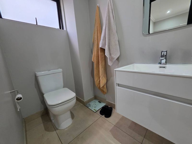 2 Bedroom with 2 Bathrooms on the First Floor For Sale in Emberton Estate. - Photo 7