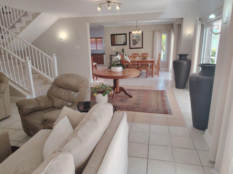 4-Bedroom Townhouse with Loft En Suite on the Prestigious Mt. Edgecombe Golf Estate - Photo 9