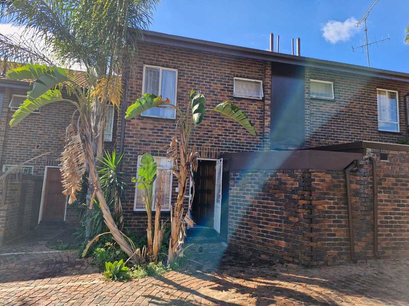 2 Bedroom Townhouse for rent in Silverton. - Photo 4