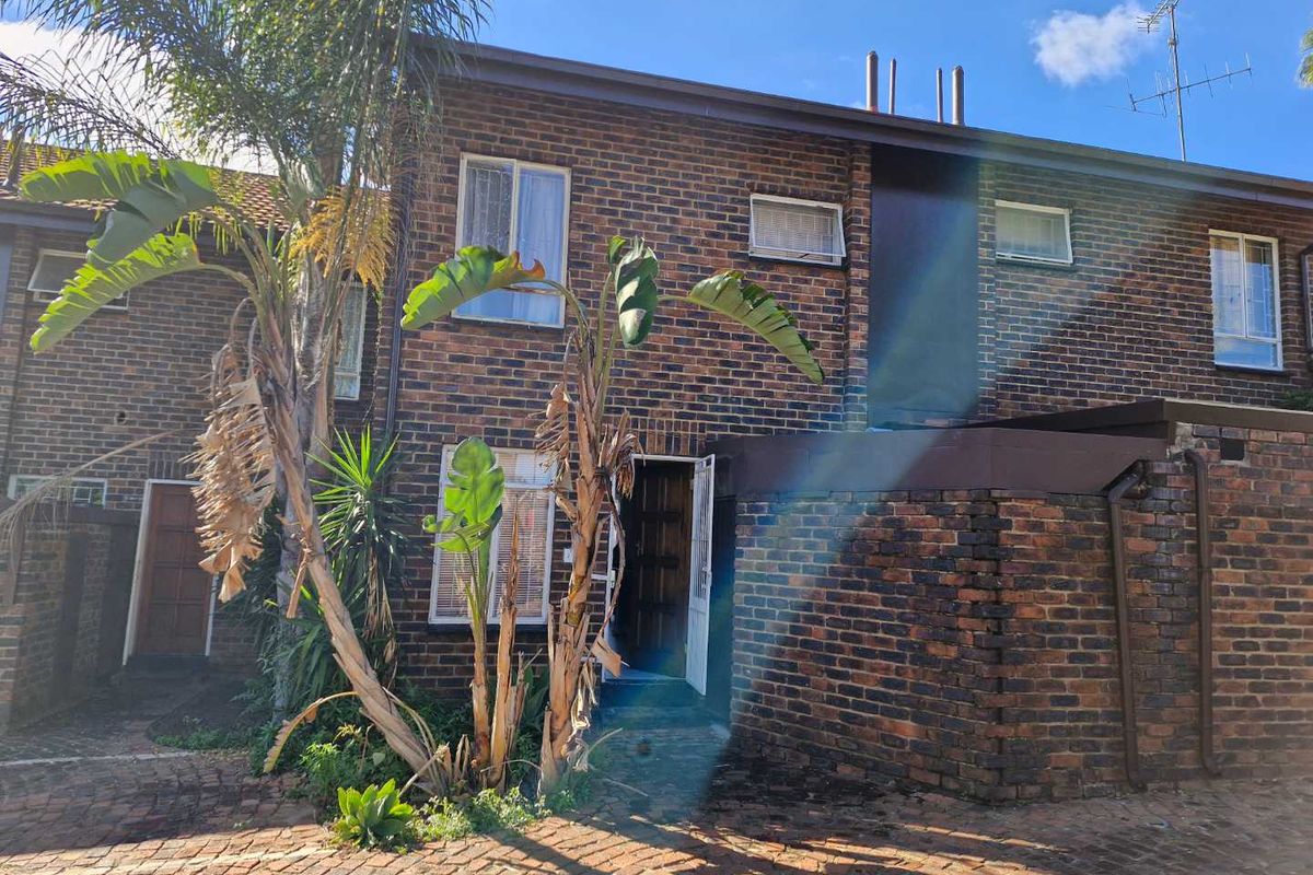 2 Bedroom Townhouse for rent in Silverton. - Photo 4
