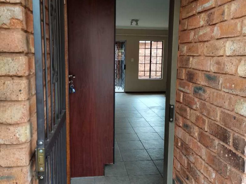 02 Bed Townhouse to rent - Photo 5