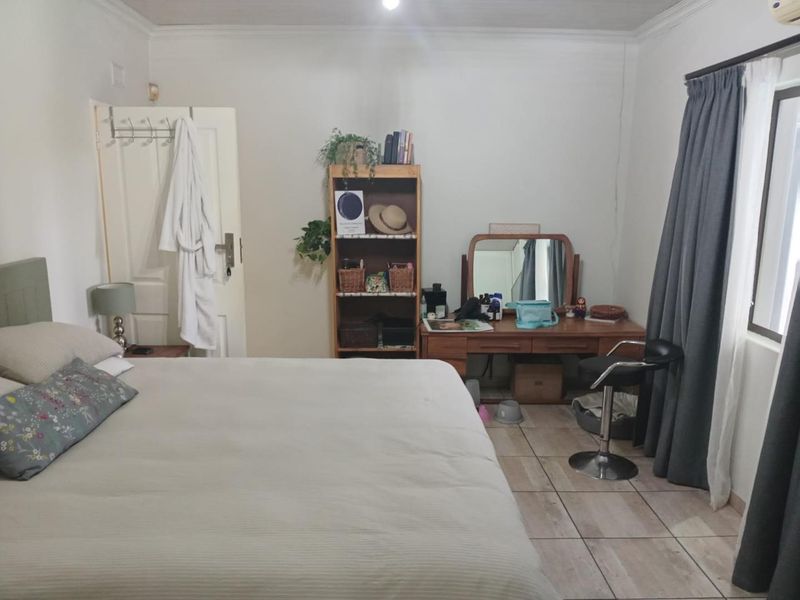 Spacious Veld En Vlei Home with Pool, Open-Plan Living, Double Garage - Photo 10