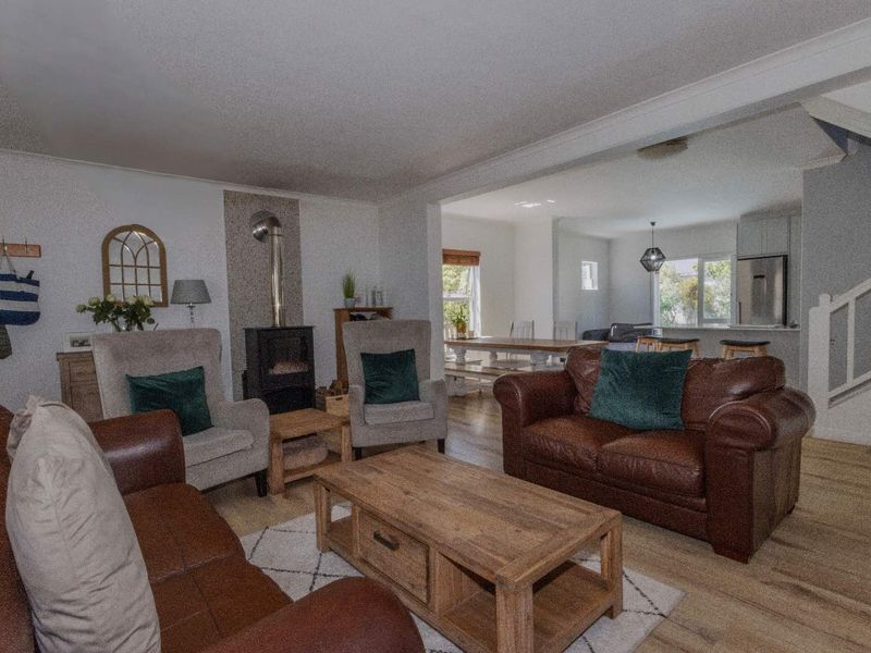 Beautifully Maintained Double-Storey Home in Sought-After Coral Grove - Photo 7