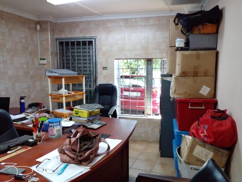 Premier Commercial Property with Established Business in Queensburgh - Photo 6