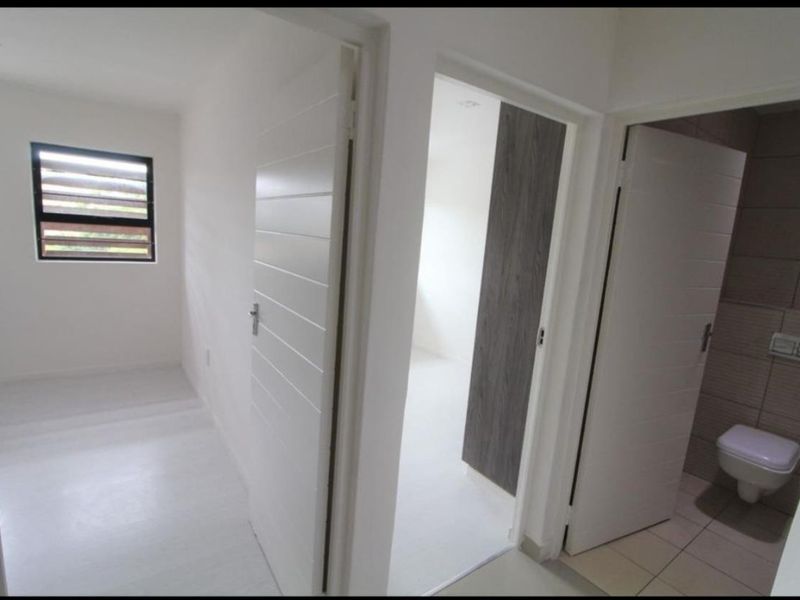 Modern Escombe Townhouse: Secure, Stylish, and Ready for You! - Photo 10