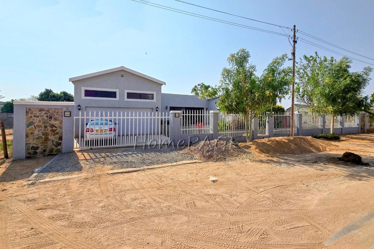 Ext 3, Outjo, Attractive 3 Bedr Home with a Flat is for Sale - Photo 2