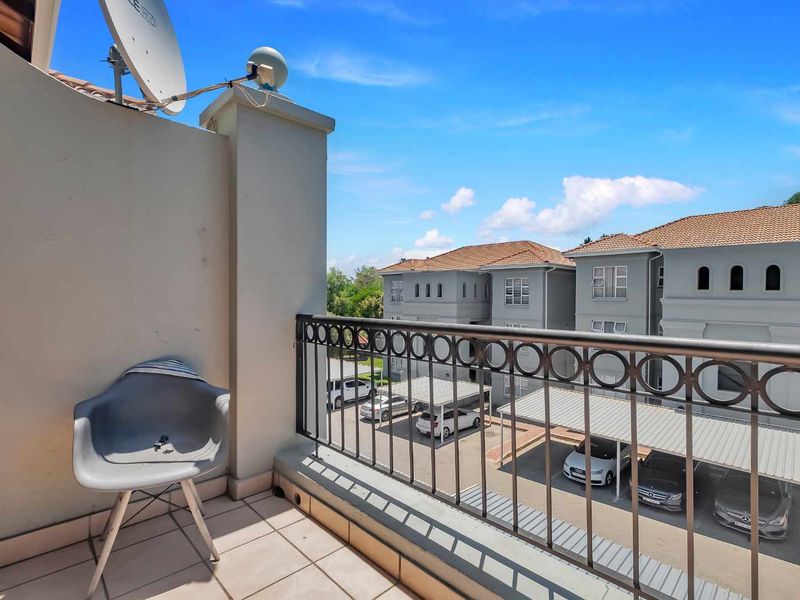 TOP FLOOR 2 BEDROOM APARTMENT FOR RENT IN BRYANSTON - Photo 4