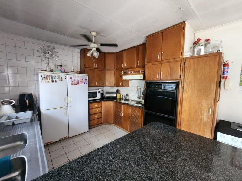 Spacious property in Verwoerdpark - Photo 6