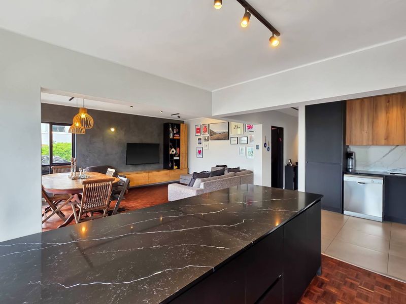 North east facing corner apartment with two balconies and automated garage | Sea Point - Photo 7