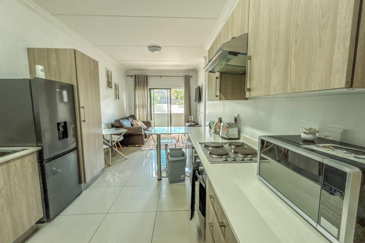 Modern Look-Up and Go 1 Bedroom Apartment /Flat for sale in Halfway Gardens - Photo 2