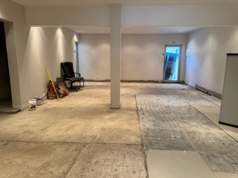 STAND ALONE BUILDING TO LET - VERY MODERN - Photo 9