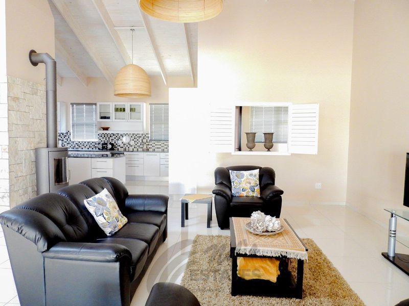 3 Bedroom House For Sale in Kramersdorf - Photo 2