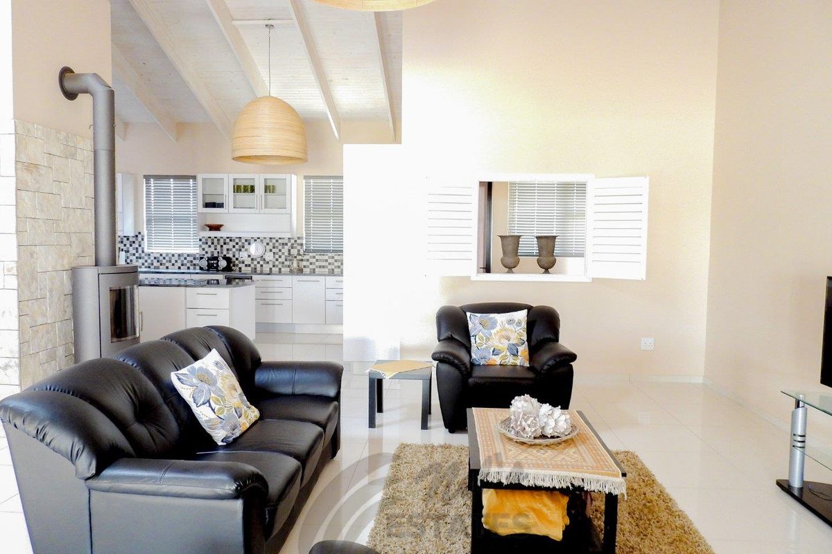 3 Bedroom House For Sale in Kramersdorf - Photo 2