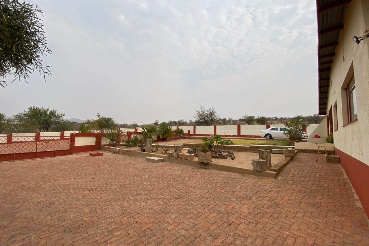 Home with huge erf for sale! - Photo 2