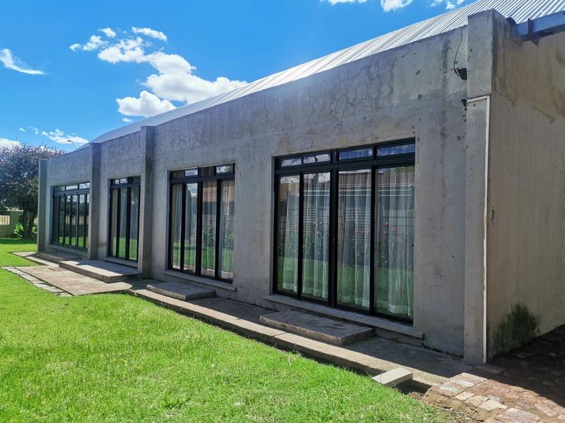 4 Bedroom House For Sale in Vanderbijlpark CE 4 - Photo 10