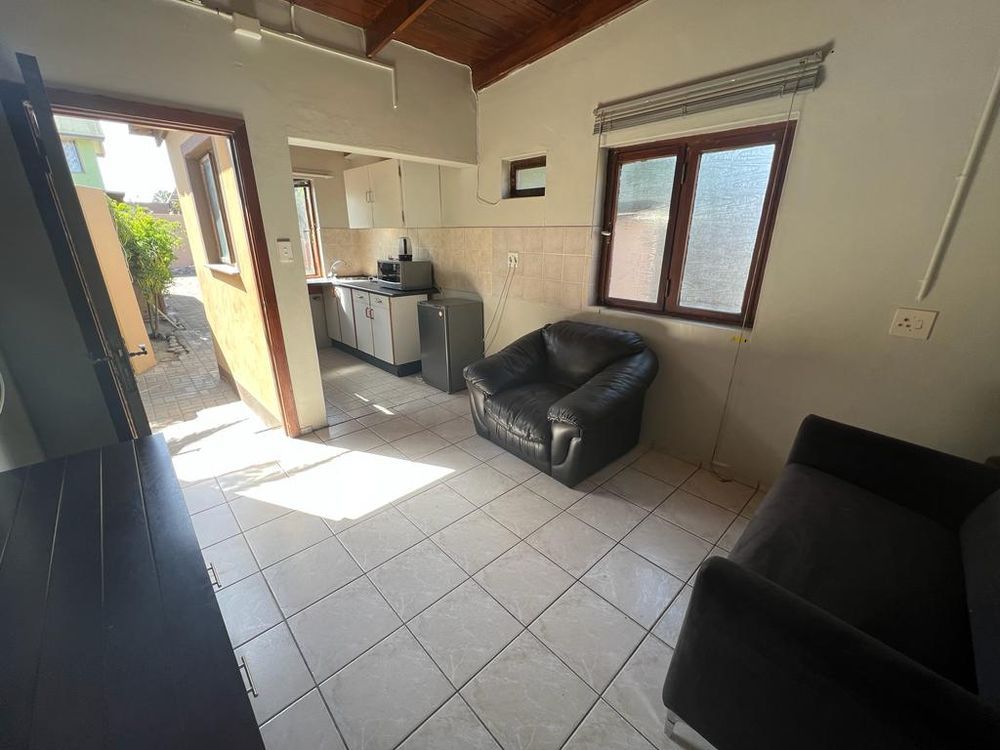 Lounge area of 1 bedroom flat