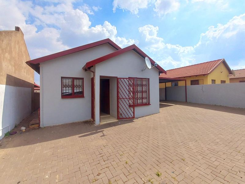 Three bedrooms house for sale in Elandspoort - Photo 2