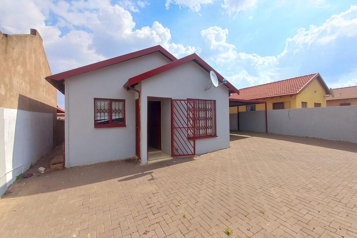 Three bedrooms house for sale in Elandspoort - Photo 2