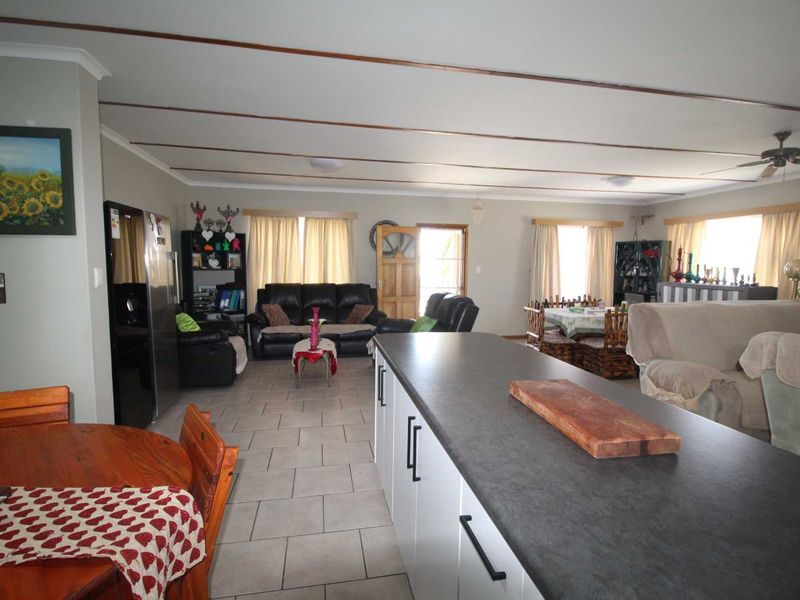 3 Bedroom House with Flat for Sale - Photo 5