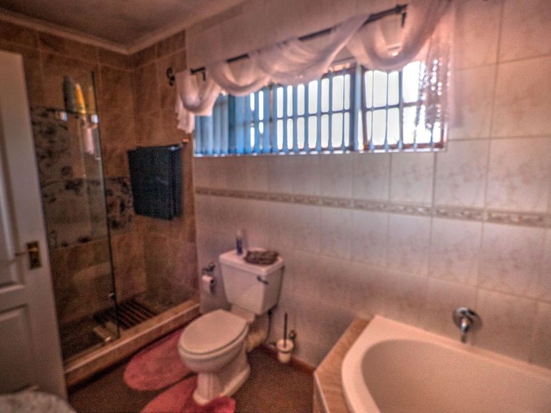 Charming Family Home in a Secure Estate - Photo 3