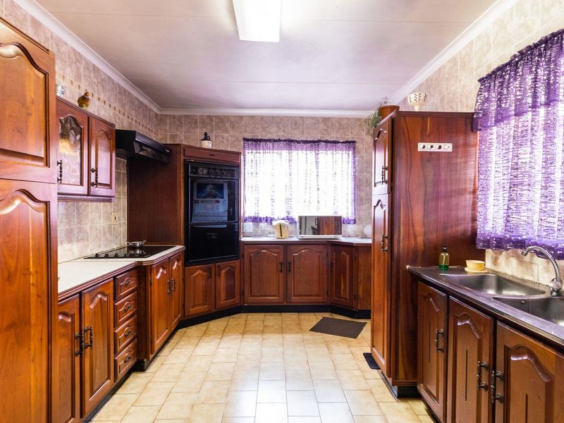 Charming Double Story 3 bedroom home - Photo 10