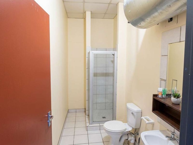 Exceptional Investment Opportunity – Prime Student Accommodation in the Heart of Braamfontein - Photo 6