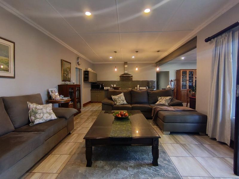 Spacious Living with Rental Income in Universitas - Photo 2