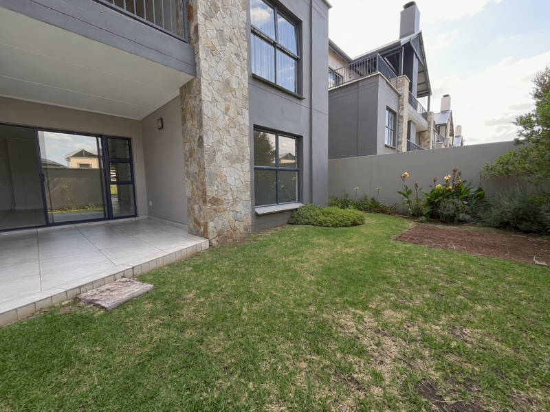 Modern 3 bedroom ground floor apartment for rent at The Polofields, Waterfalll - Photo 5