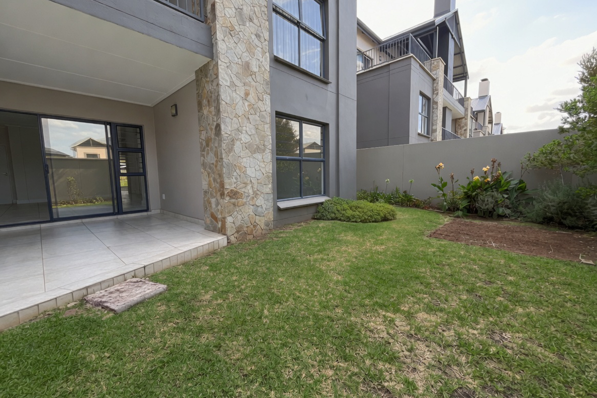 Modern 3 bedroom ground floor apartment for rent at The Polofields, Waterfalll - Photo 5