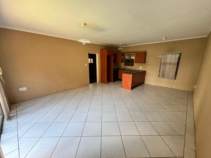 4 Bedroom House for sale - Photo 9