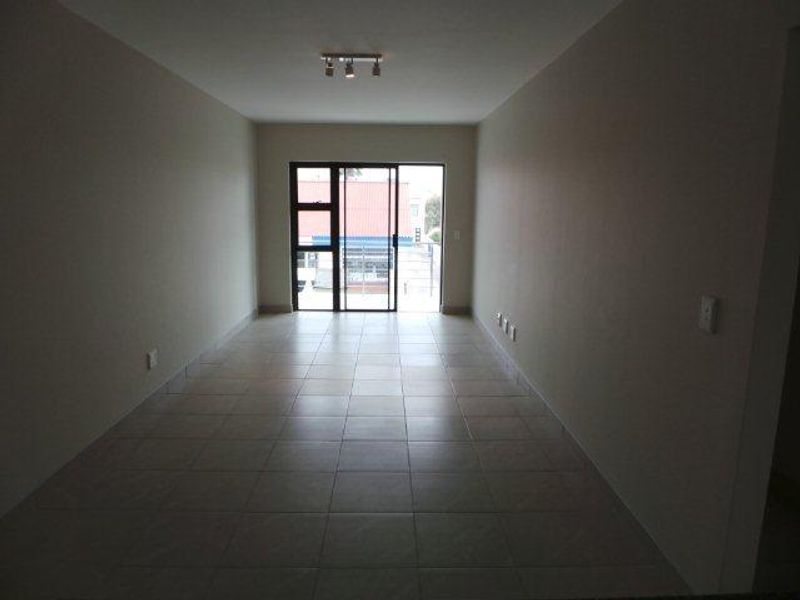Secure Apartment close to amenities! - Photo 5