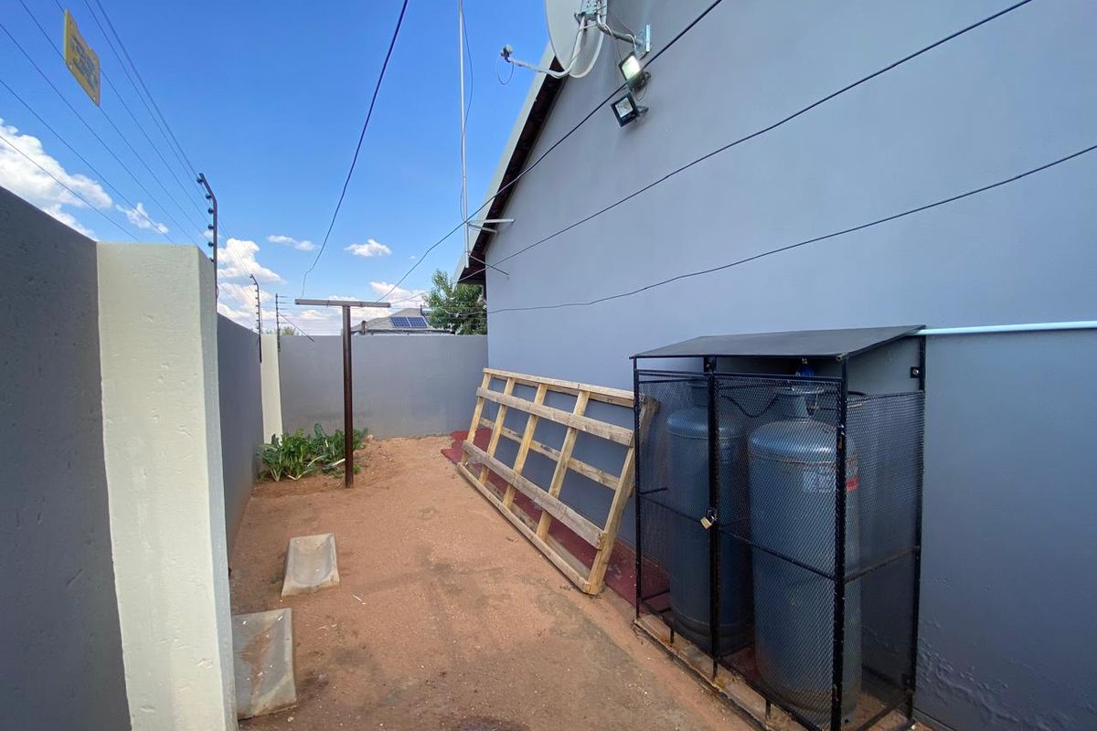 3 Bedroom House for Sale - Photo 4