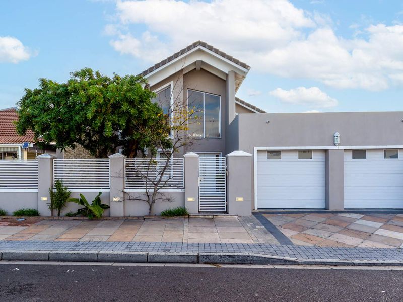 4 Bedroom House In Lansdowne - Photo 1