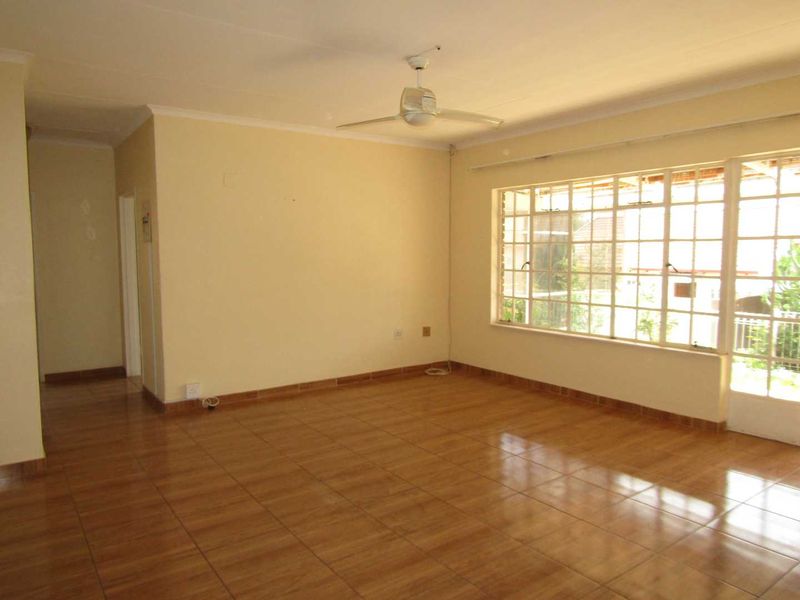 Charming Life Rights Townhouse in sought-after Retirement Village - Photo 2